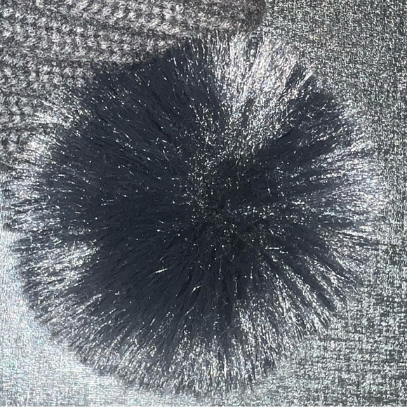 Black beanie with Pom poms - Picture 5 of 5